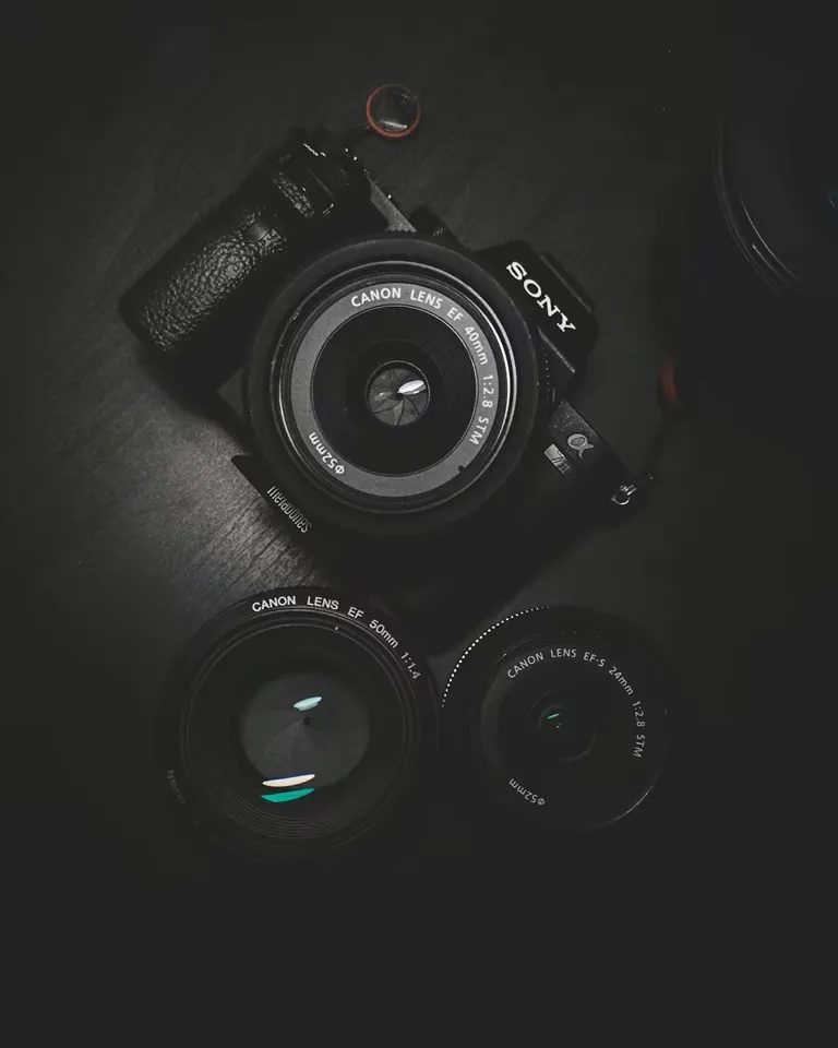 Modern mirrorless camera buying guide hero image