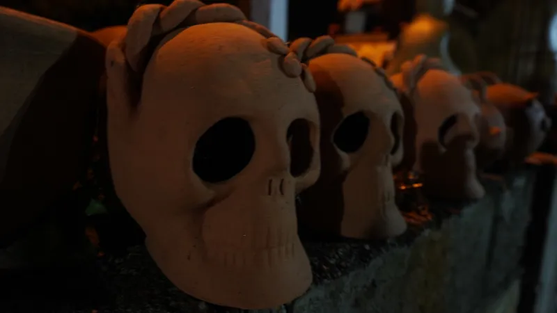 Clay skull figures for sale in Tepoztlán
